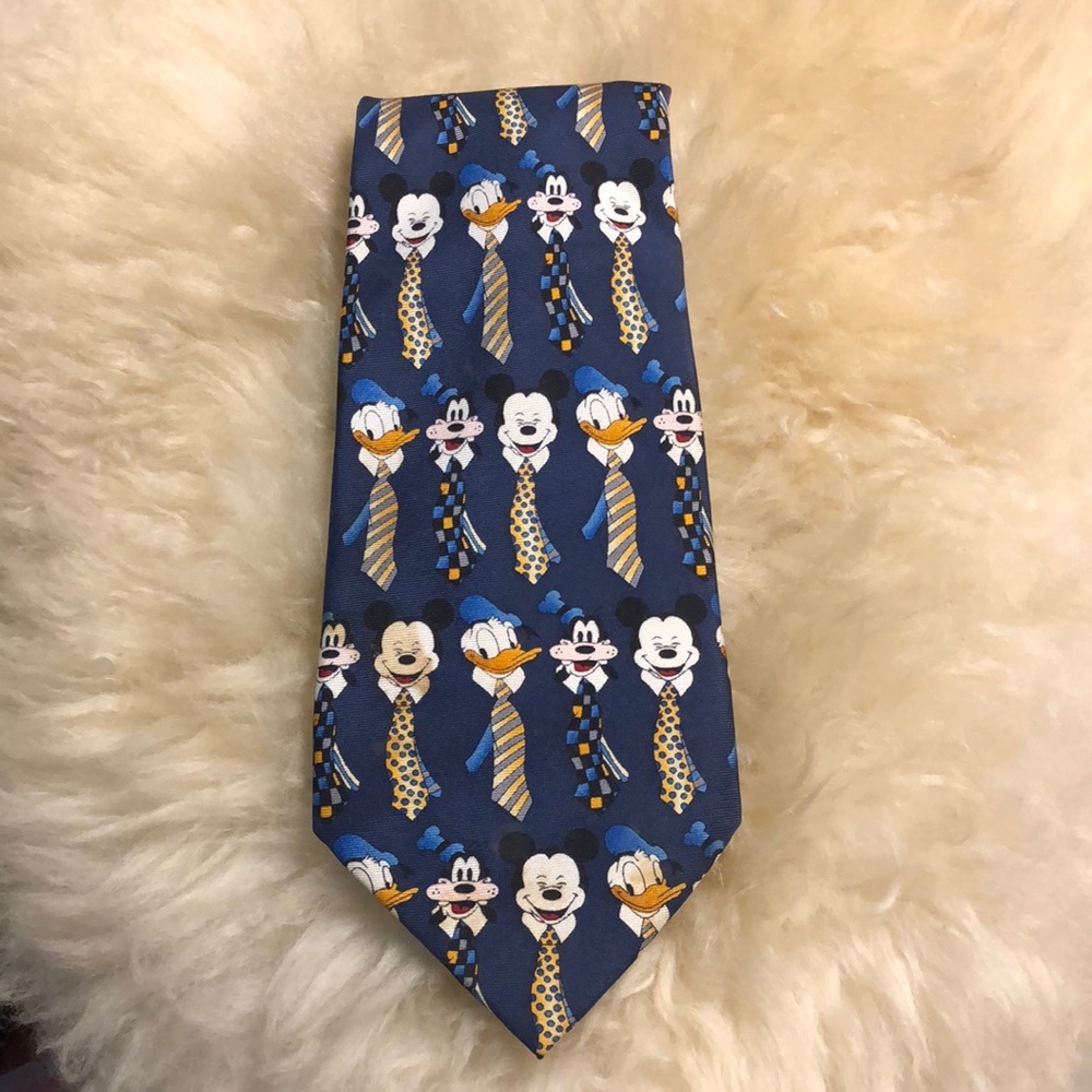DISNEYLAND RESORT COLLECTIBLE NECKTIE.